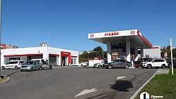 В Челябинске АЗС стали наполнять бензином