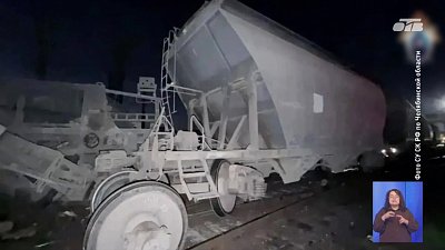 В Челябинске с рельсов сошли три вагона с цементом