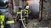 Челябинца госпитализировали с ожогами после пожара в автосервисе