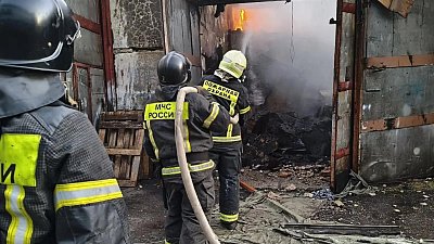 Челябинца госпитализировали с ожогами после пожара в автосервисе