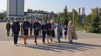 В Челябинске почтили память погибших сотрудников УИС