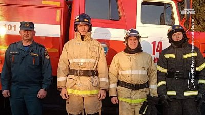 На Южном Урале сотрудники МЧС спасли бабушку и козленка