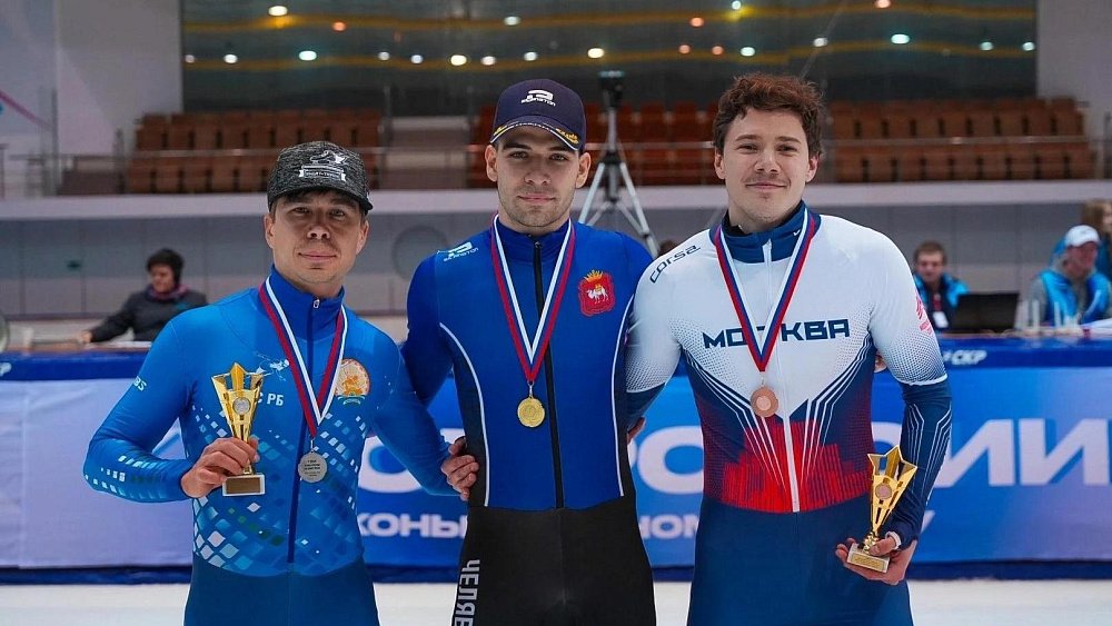 Челябинец Даниил Николаев взял три медали на этапе Кубка России по шорт‑треку