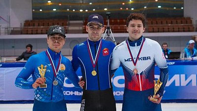 Челябинец Даниил Николаев взял три медали на этапе Кубка России по шорт‑треку