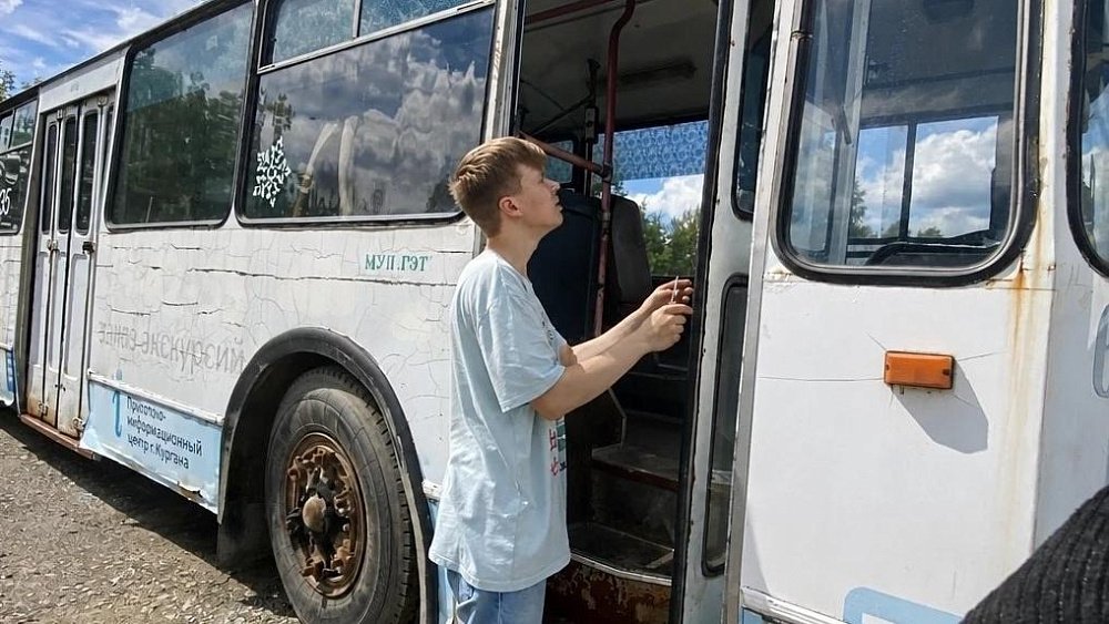 Челябинец купил троллейбус, чтобы сделать в нем вафельную