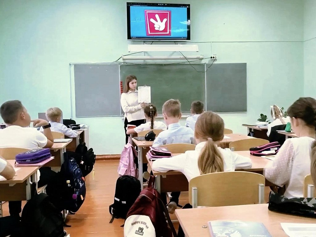 Девушка из Троицка благодаря центру занятости нашла первую работу учителя