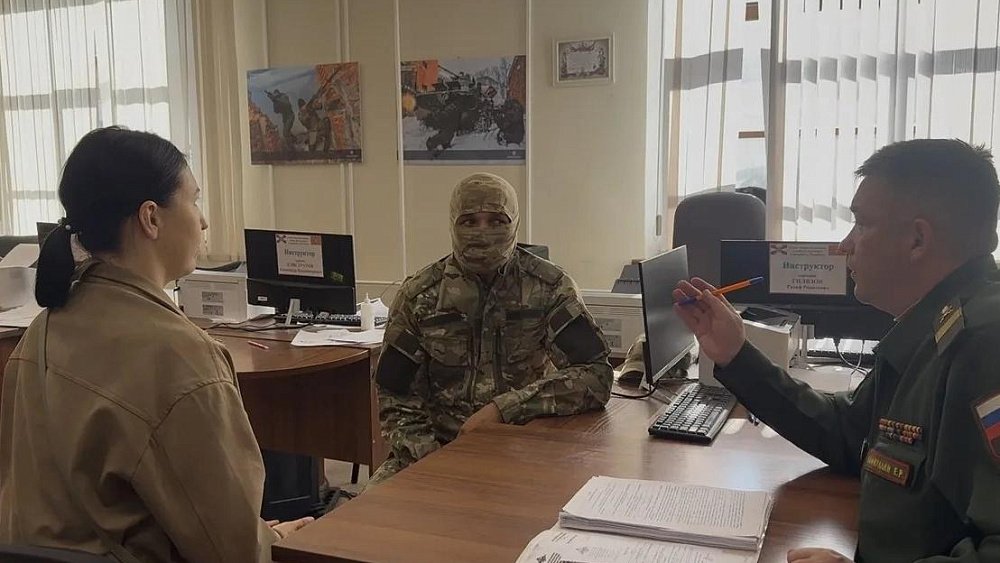 «Буду ждать тебя дома»: жена проводила мужа на СВО