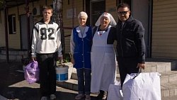 В Челябинске пенсионерка и предприниматель кормят одиноких стариков