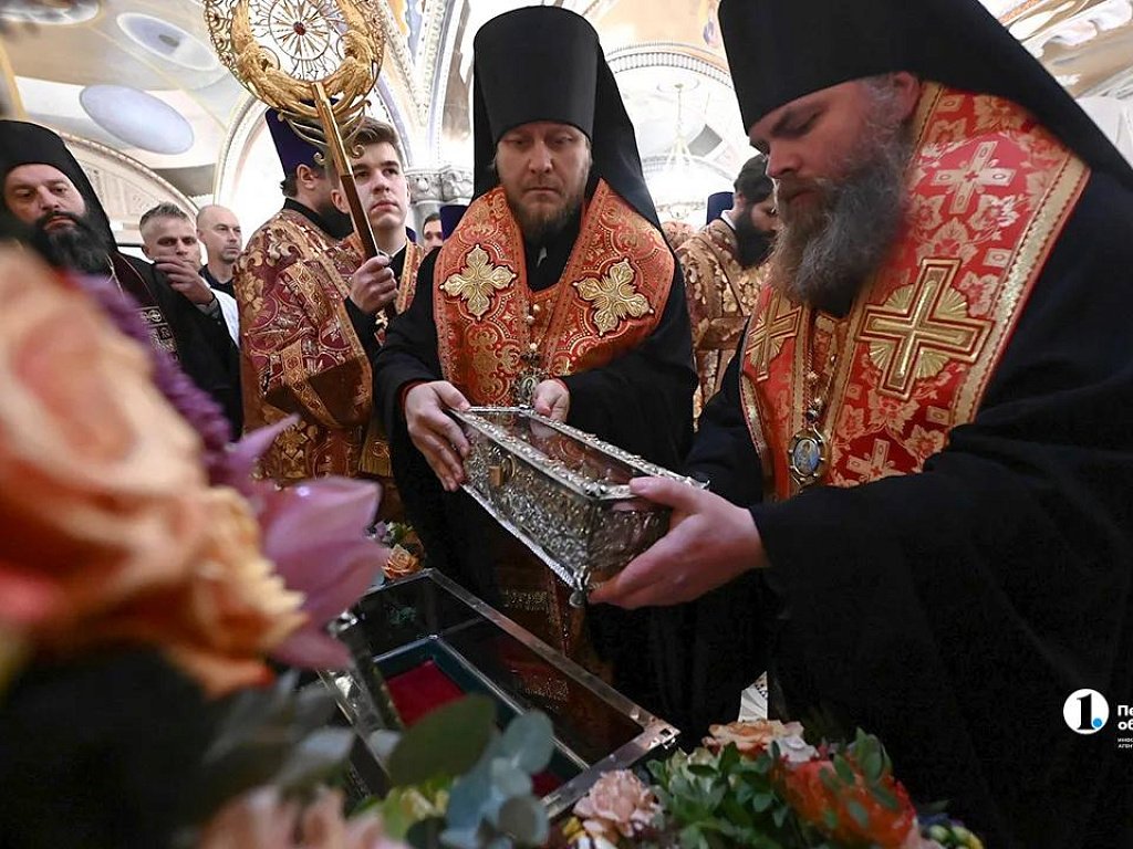 В Магнитогорск привезут мощи Филарета и башмачок Спиридона Тримифунтского