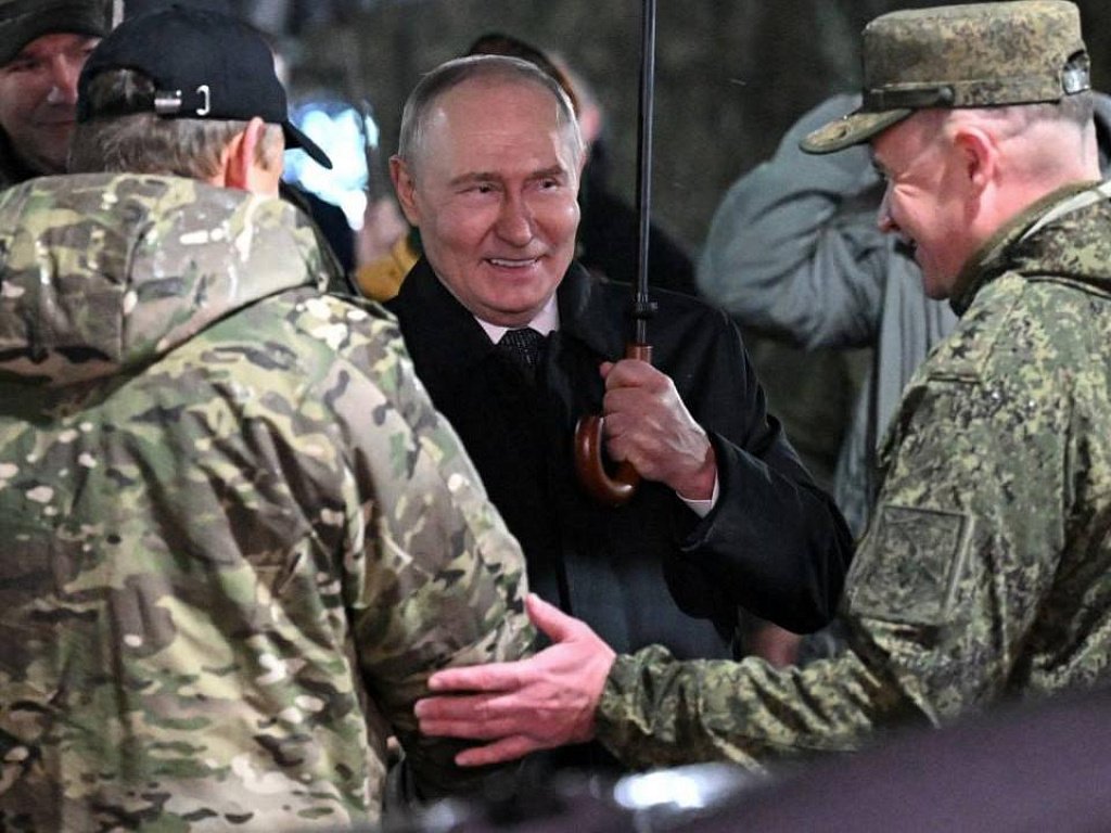 Владимир Путин оценил новые реактивные дроны на полигоне под Челябинском