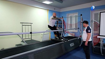 Как боец СВО Павел Ребрушкин осваивает горнолыжный тренажер в Миассе