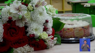 Ветеран СВО из Златоуста поздравил педагога с Днем учителя