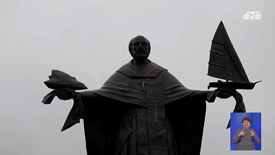 В Сатке установили скульптуру Николая Чудотворца