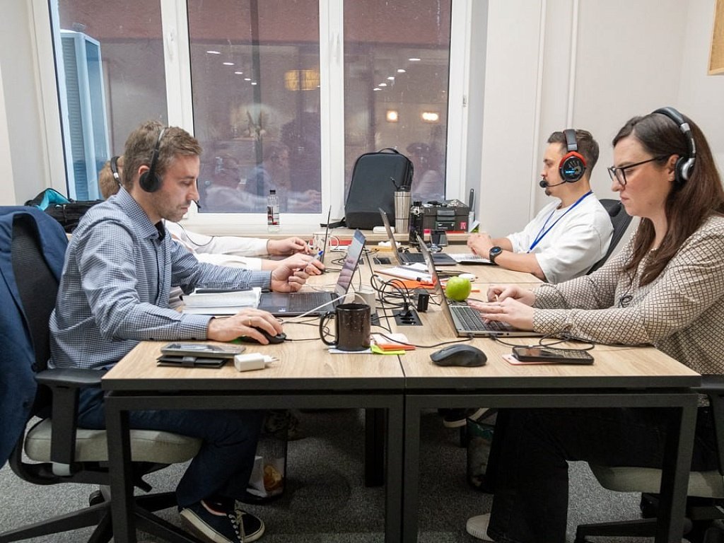 Больше половины челябинцев соблюдают на работе требования к внешнему виду