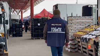 Челябинские полицейские проверили мигрантов на крупном рынке