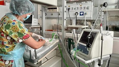 Новый аппарат ИВЛ будет спасать недоношенных детей в челябинской ОКБ № 3
