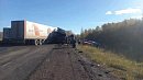 Фура врезалась в дорожную технику на трассе М‑5 под Челябинском