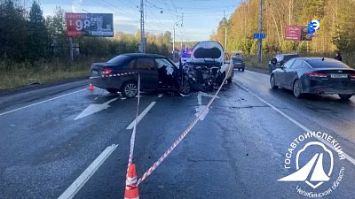 На въезде в Машгородок легковушки сошлись в лобовом ударе