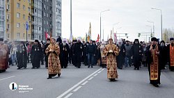 Тысячи верующих прошлись крестным ходом в Челябинске 
