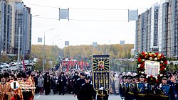 Тысячи верующих прошлись крестным ходом в Челябинске 