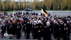 Тысячи верующих прошлись крестным ходом в Челябинске 