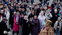 Тысячи верующих прошлись крестным ходом в Челябинске 