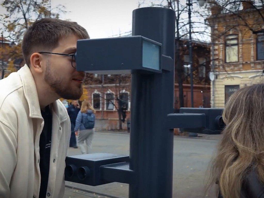 В Челябинске на Кировке установили исторические стереоскопы