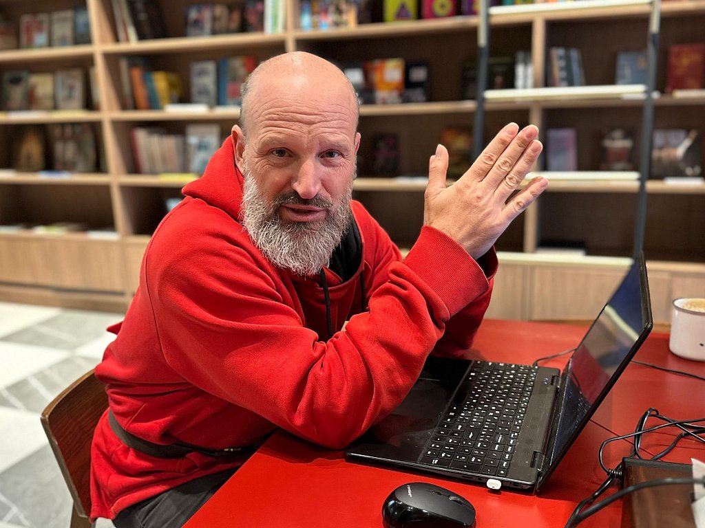 Писатель Дмитрий Емец объяснил финал книги о Тане Гроттер