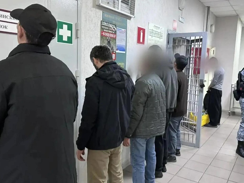 Из Челябинской области выслали 21 иностранца-нарушителя