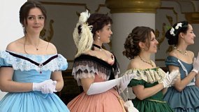 В Челябинске закружились в ритмах XIX века