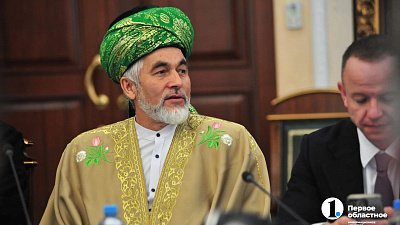 Алексей Текслер поздравил муфтия Рината Раева с госнаградой