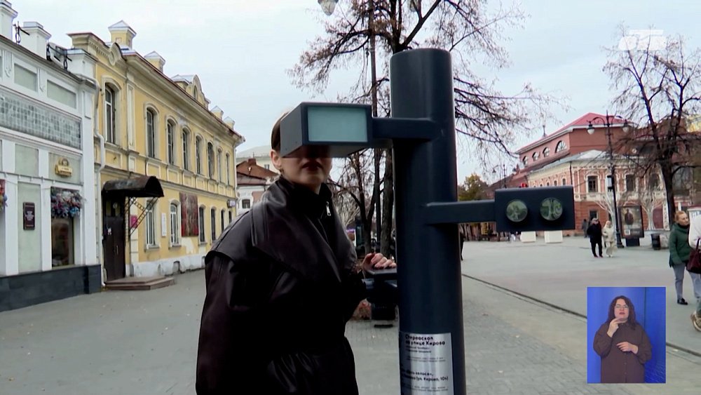 В Челябинске на Кировке установили стереоскопы со старинными фотографиями города