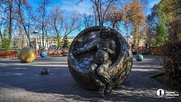 В челябинском парке имени Терешковой начали монтировать каркас катка
