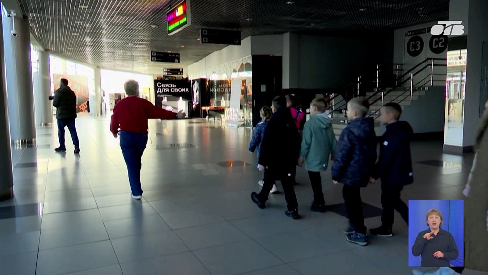 Челябинские первоклассники познакомились с профессией хоккеиста