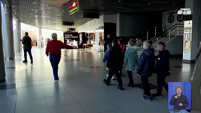 Челябинские первоклассники познакомились с профессией хоккеиста