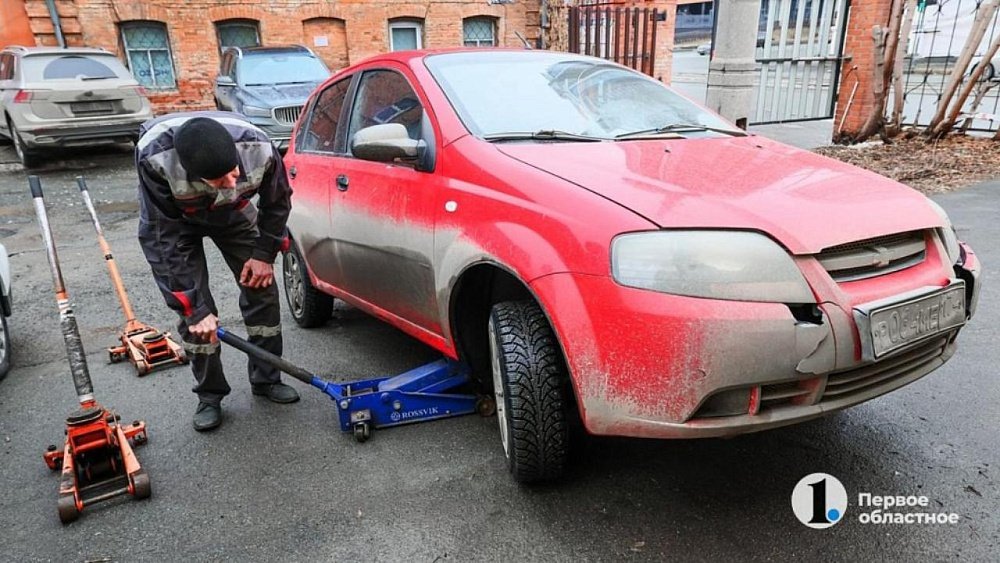 Водителям Челябинской области напомнили, когда переобувать автомобиль