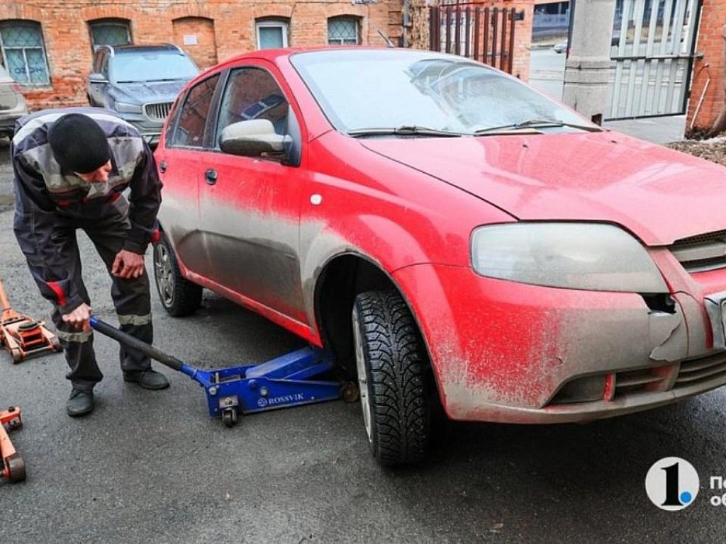 Водителям Челябинской области напомнили, когда переобувать автомобиль