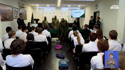 Сотрудники челябинской таможни провели экскурсию для старшеклассников