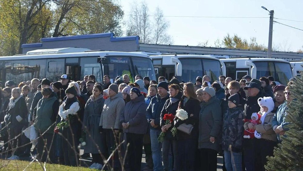 В Копейске открыли Аллею Памяти в честь 23 погибших заводчан