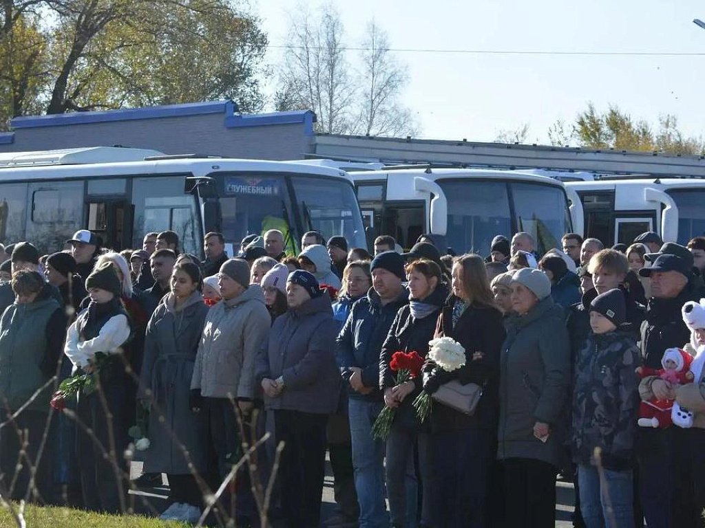 В Копейске открыли Аллею Памяти в честь 23 погибших заводчан