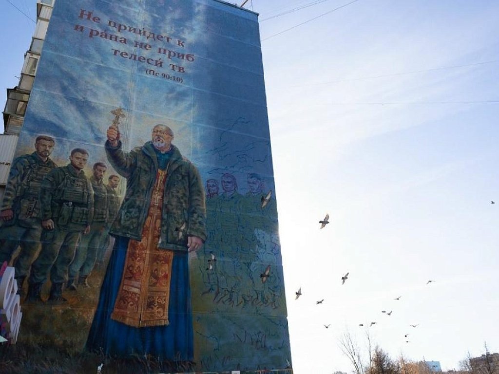 В Челябинске появился мурал с отцом Игорем и бойцами СВО