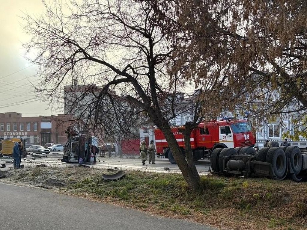 В Миассе пьяный водитель грузовика протаранил трактор