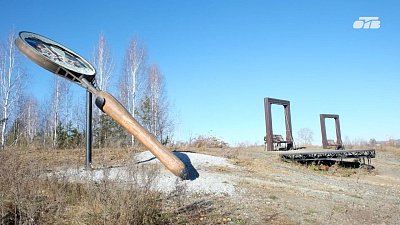 В Миассе вандалы разбили уникальный арт-объект «Лупа» у экотропы