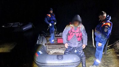 На Аргазях спасатели эвакуировали рыбака с разряженным аккумулятором лодки