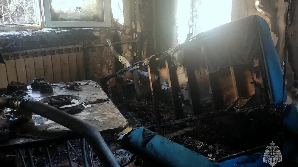 На пожаре в пятиэтажке Челябинска погибла женщина