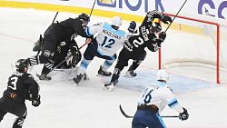 «Трактор» взял реванш у «Сибири» и выиграл домашний матч со счетом 2:1