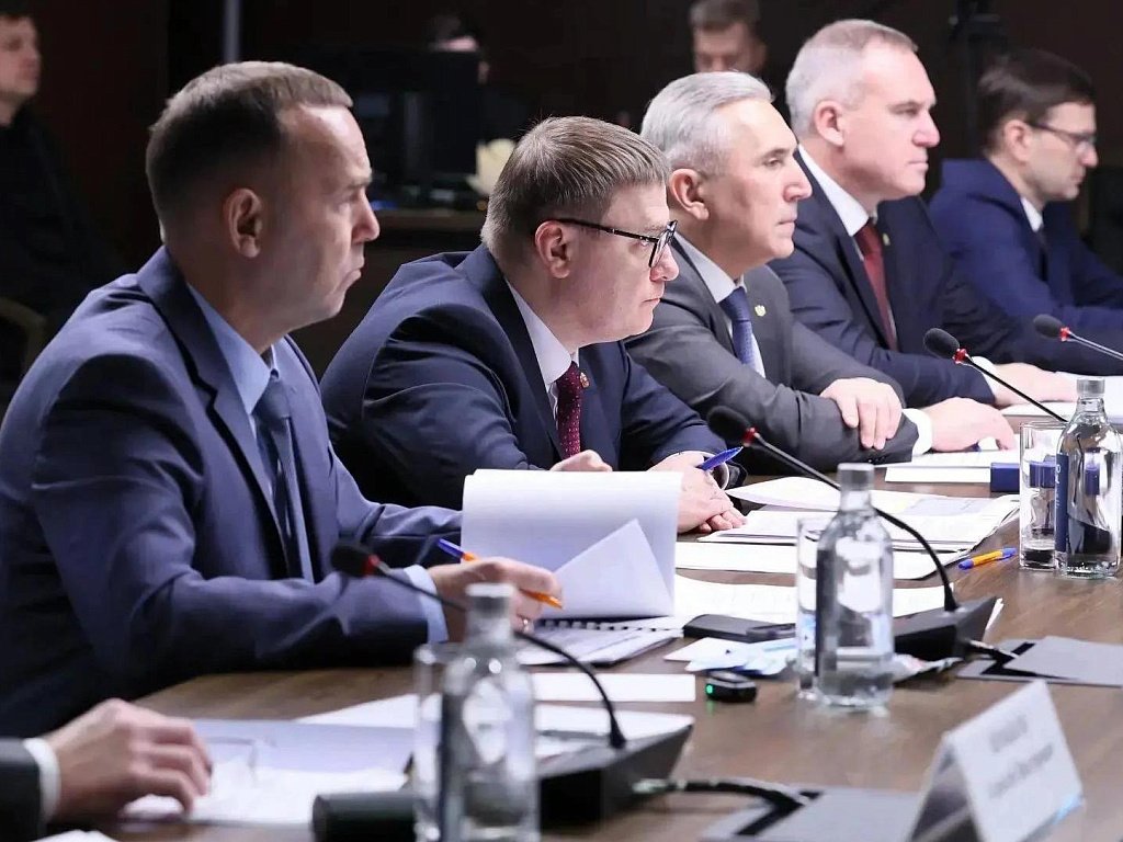 Алексей Текслер работает на агропромышленной выставке УрФО в Екатеринбурге