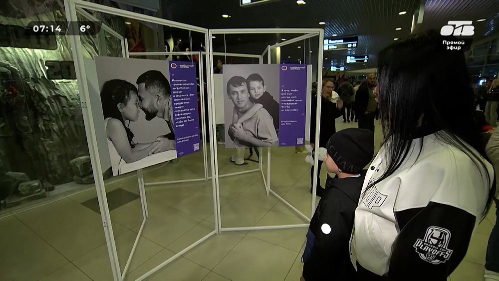 Трогательные фотографии в сюжете «Фотовыставка в Тракторе»