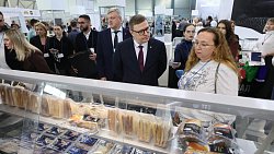 Артем Жога оценил достижения Челябинской области на агропромышленной выставке