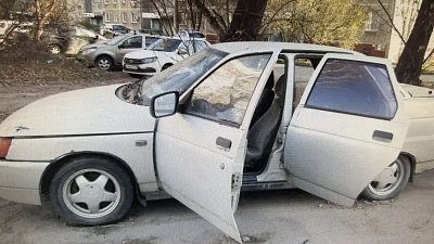 В Челябинске пьяный мужчина не смог угнать ВАЗ, запутавшись в проводке